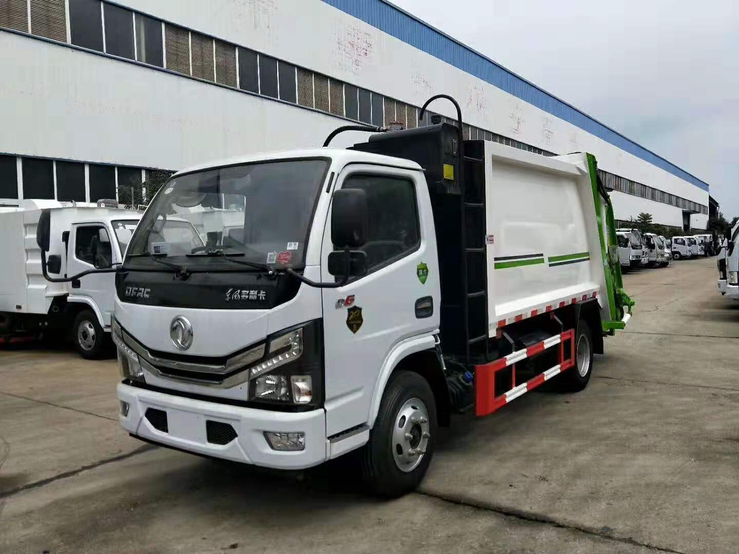 華通牌HCQ5075ZYSE6型壓縮式垃圾車 國六東風(fēng)多利卡福瑞卡6立方掛桶垃圾清運(yùn)車